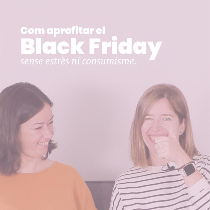 Erika i Laia rient amb el títol del black friday damunt