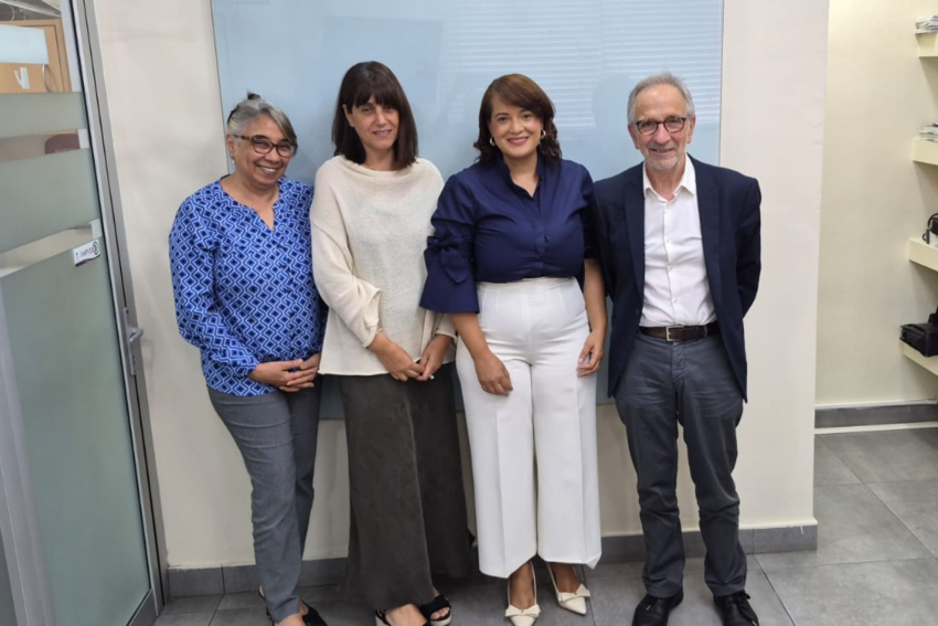 La visita també va incloure una reunió amb l'equip de la Direcció de Conducció Sectorial del Ministeri de Salut Pública, encapçalat per la seva directora, Maritza Pérez. 