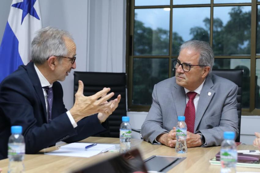 El Ministeri de Salut de Panamà i el CSC signen un acord de col·laboració per reforçar la cooperació sanitària 