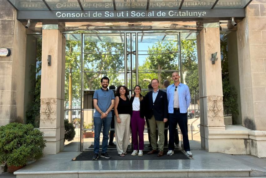 Els membres de la delegació de l'EHPPA que va visitar el CSC juntament amb el director de l'Àrea d'Innovació del CSC, Jordi Jordà, i la directora de l'Àrea de Salut, Cristina Carod