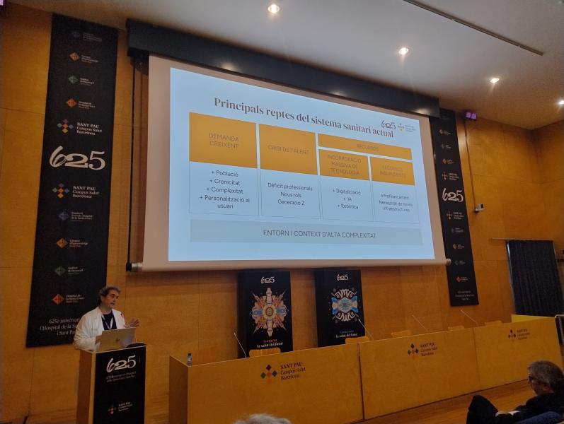 Adrià Comella, director de l'Hospital de la Santa Creu i Sant Pau, a la formació a la que assisteixen professionals sanitaris de l'Argentina.