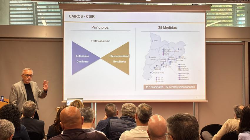 Manel del Castillo, president del CAIROS, a la formació a la que assisteixen professionals sanitaris de l'Argentina.