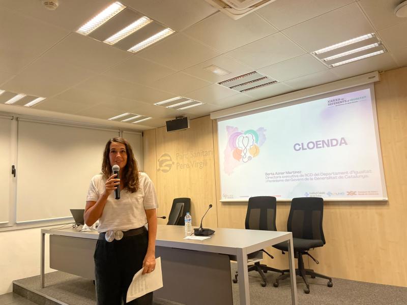 Moment de la colenda de la jornada de presentació de la Xarxa de Referents d’Igualtat del Sistema de Salut Integral d’Utilització Pública de Catalunya (SISCAT), amb Berta Aznar