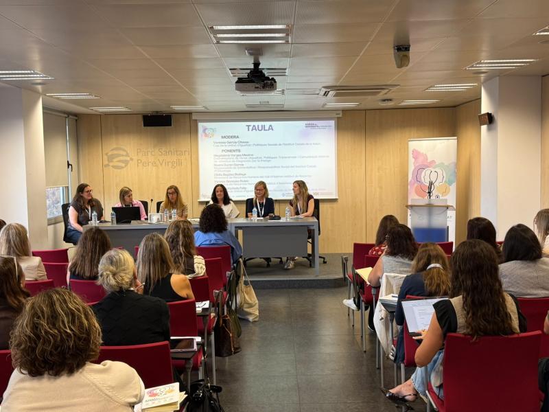 Moment de la taula de bones pràctiques de la jornada de presentació de la Xarxa de Referents d’Igualtat del Sistema de Salut Integral d’Utilització Pública de Catalunya (SISCAT)