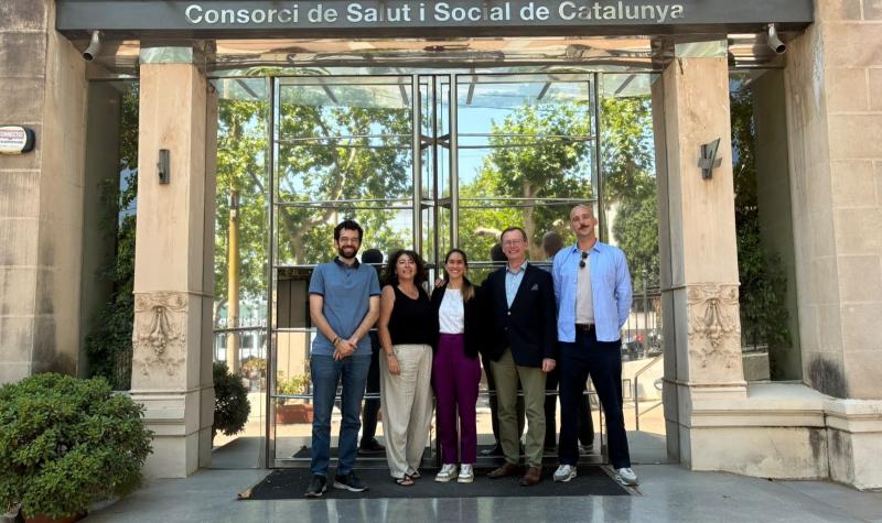 Els membres de la delegació de l'EHPPA que va visitar el CSC juntament amb el director de l'Àrea d'Innovació del CSC, Jordi Jordà, i la directora de l'Àrea de Salut, Cristina Carod