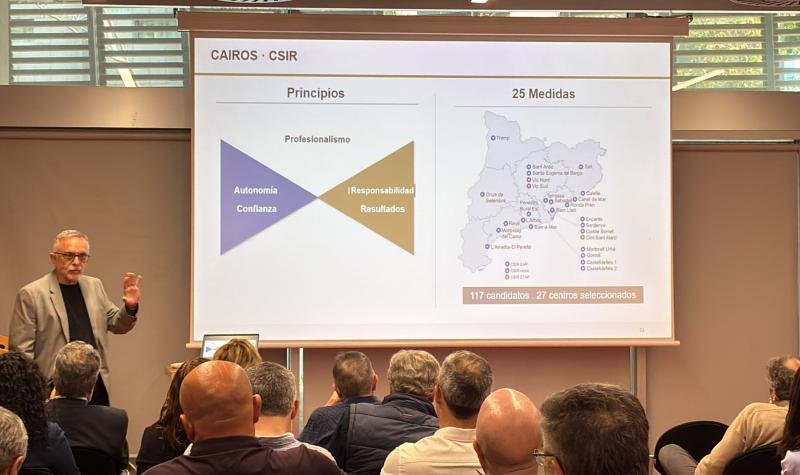 Manel del Castillo, president del CAIROS, a la formació a la que assisteixen professionals sanitaris de l'Argentina.