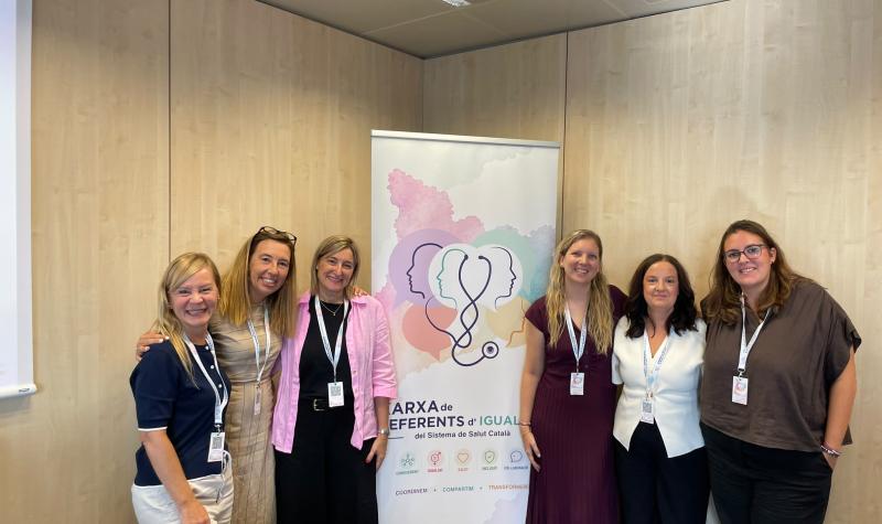 Foto de grup de participants a la jornada de presentació de la Xarxa de Referents d’Igualtat del Sistema de Salut Integral d’Utilització Pública de Catalunya (SISCAT)