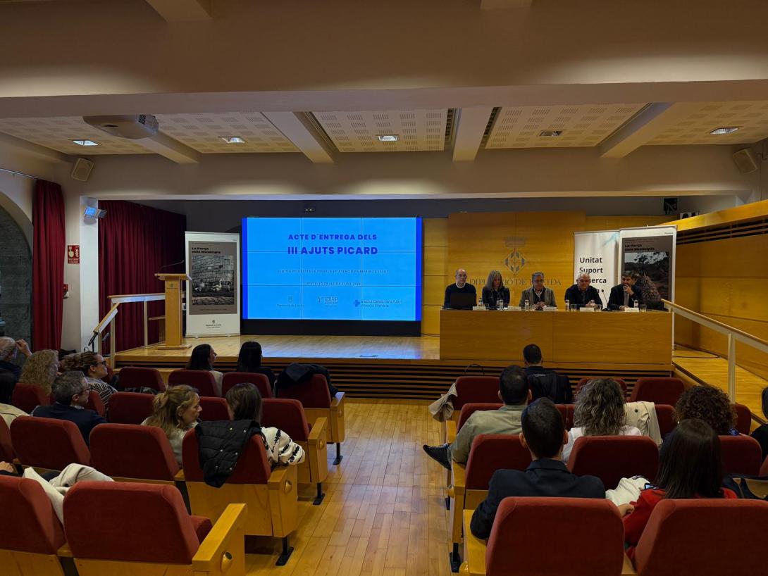 Obertura de l'acte a la sala de la diputació de Lleida